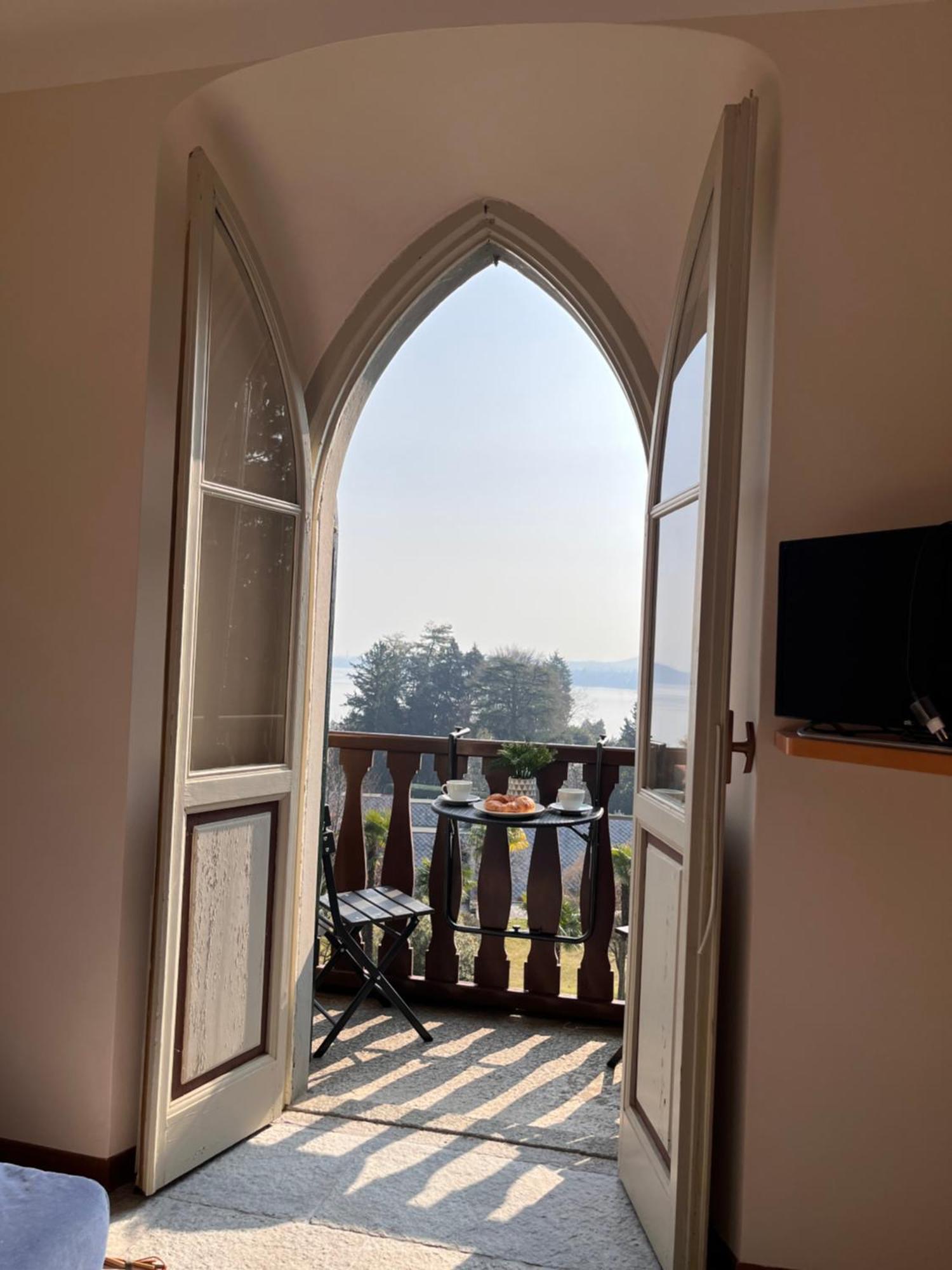 Vsc Apartment - Appartamento In Villa Storica Vista Lago E Piscina Lesa Zewnętrze zdjęcie